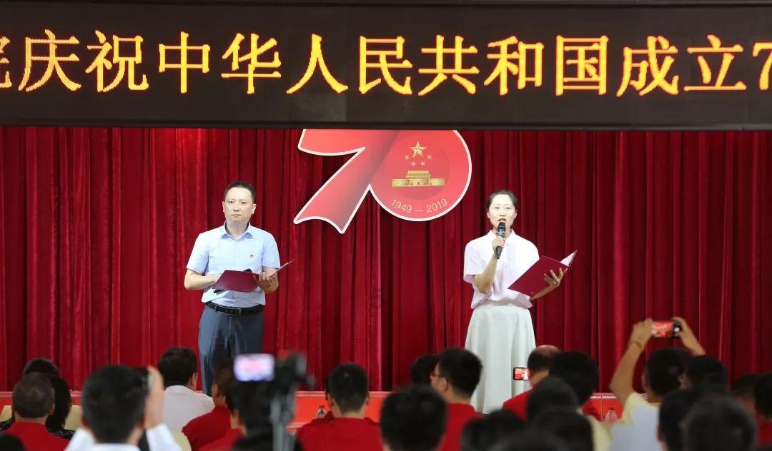 探索蜗牛世界,尽在明日之子中杨超越穿的那对Nike是哪款?问答平台!